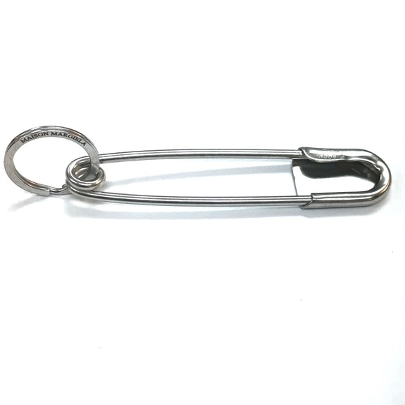 Maison Margiela Jumbo Safety Pin Key Ring Charm - Picture 2 of 7